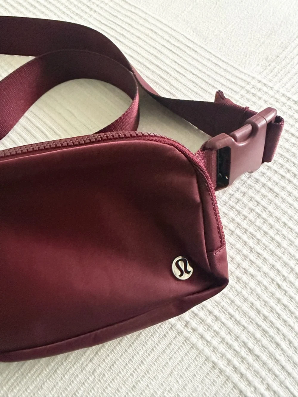 Lululemon Women’s Burgundy Crossbody Waist Bag - Picture 2 of 4